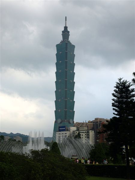 國父紀念館...遠眺Taipei 1O1...(by Olympus E410)