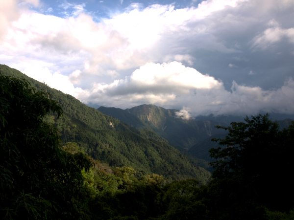 陰晴不定...雲也變化多端(HDR)