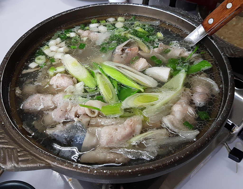 13魚首海鮮湯.jpg - 竹南漁泉海鮮料理