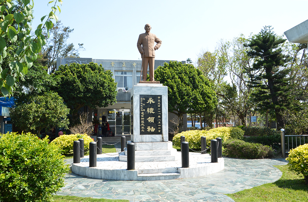 10先總統銅像.jpg - 台鹽通霄廠觀光工廠鹽來館