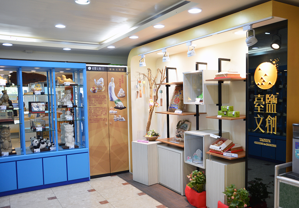 20台鹽文創.jpg - 台鹽通霄廠觀光工廠鹽來館