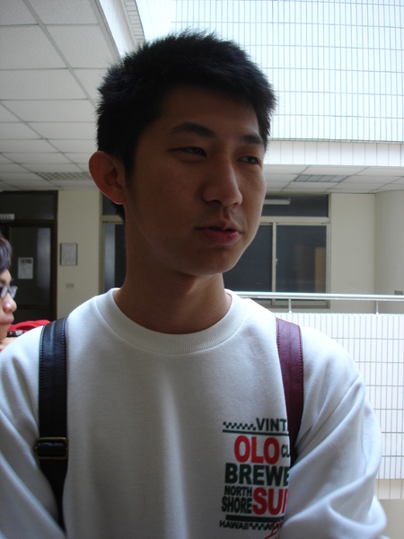 他長得很像貧民百萬富翁的主角