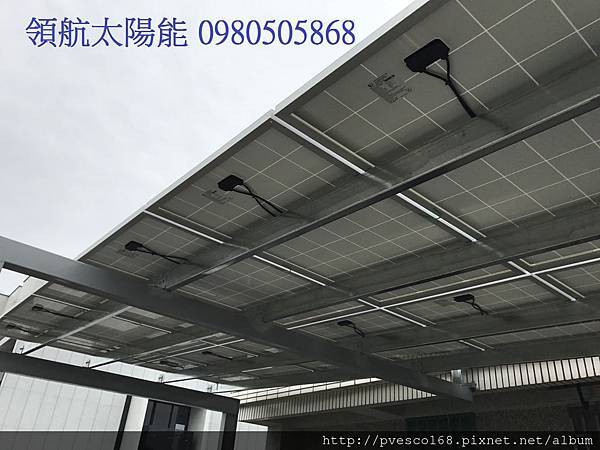 台南太陽能發電系統工程施工作業 永康大灣路屋主自行於屋頂投資太陽能光電設備 屋頂隔熱降溫