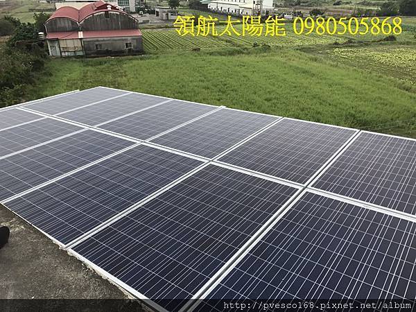 台南太陽能發電系統工程施工作業 永康大灣路屋主自行於屋頂投資太陽能光電設備 屋頂隔熱降溫