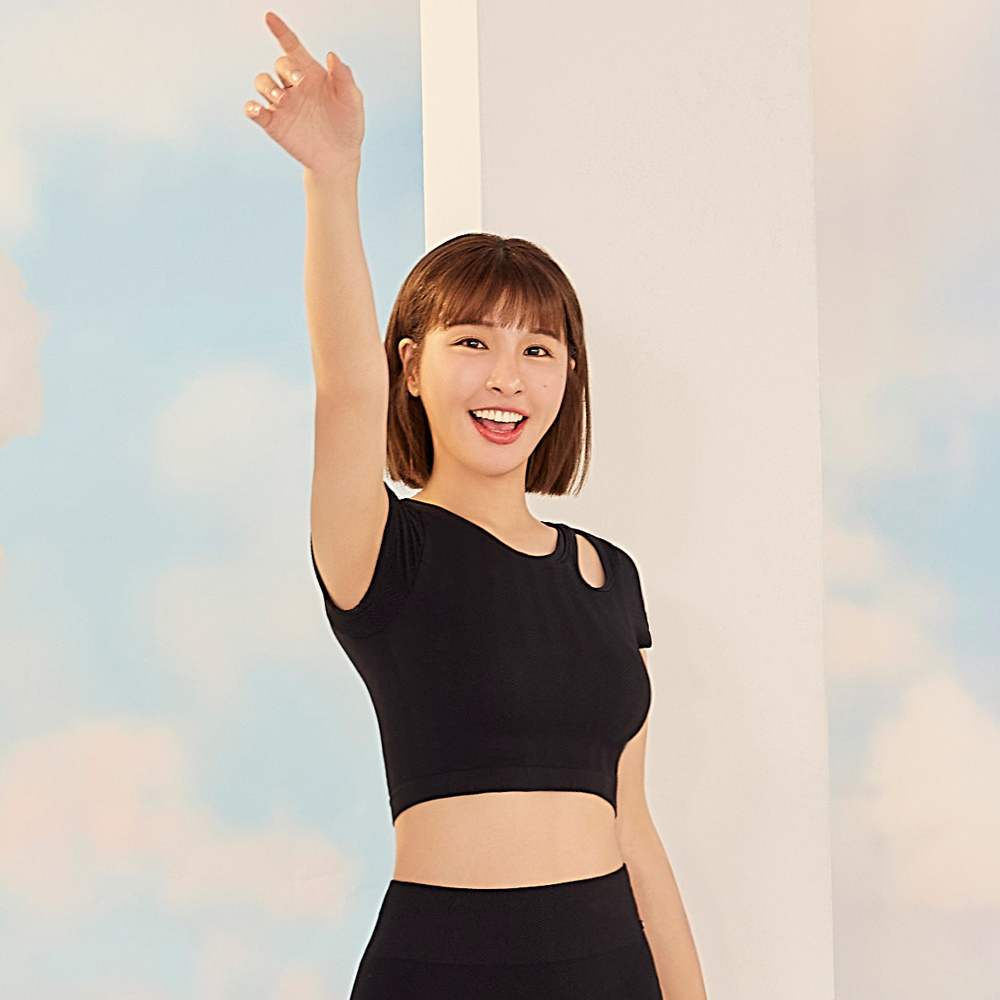 【2024AW】QQ雲 固定式罩杯短袖上衣(黑)-2.jpg