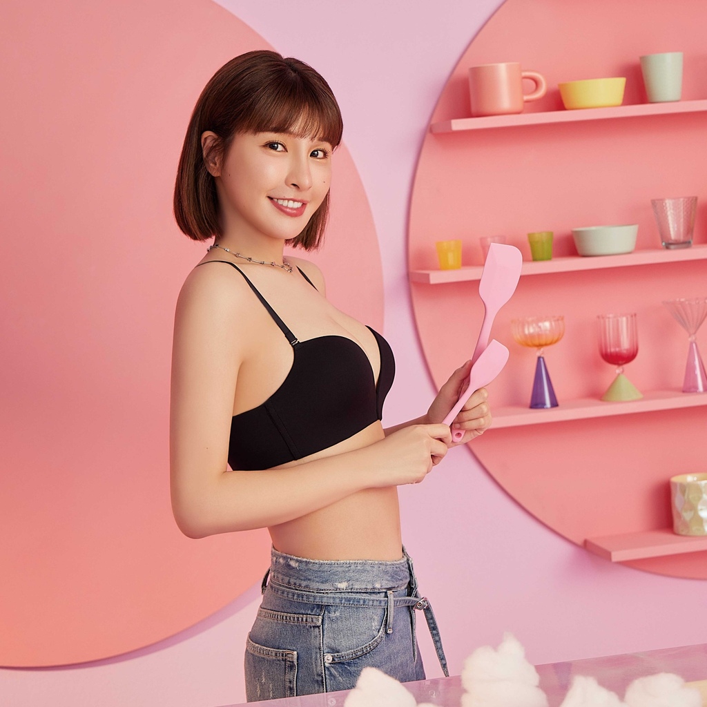 【2024AW】QQ雲 無鋼圈紓壓無痕前扣內衣(黑)-2.jpg