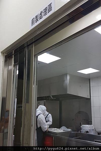 cats2-1.jpg cats2-1.jpg