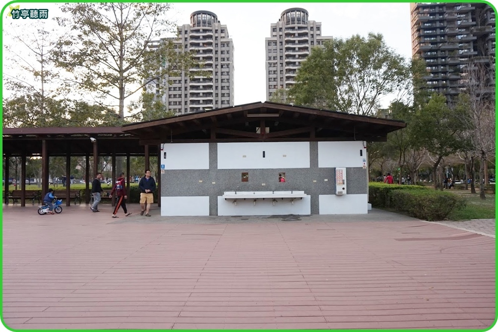 【親子公園】竹北水圳森林公園2024年竹北燈會，有平坦草皮與