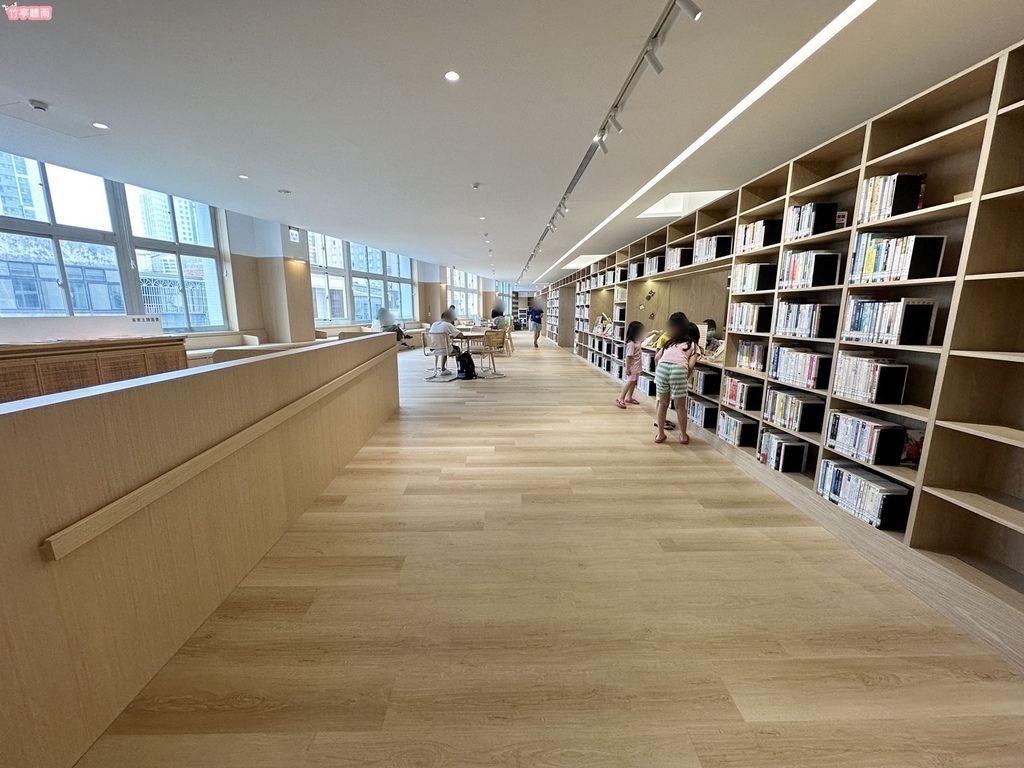 【新竹親子景點】新竹市圖書館關東分館，幼兒遊戲區童書與玩具好