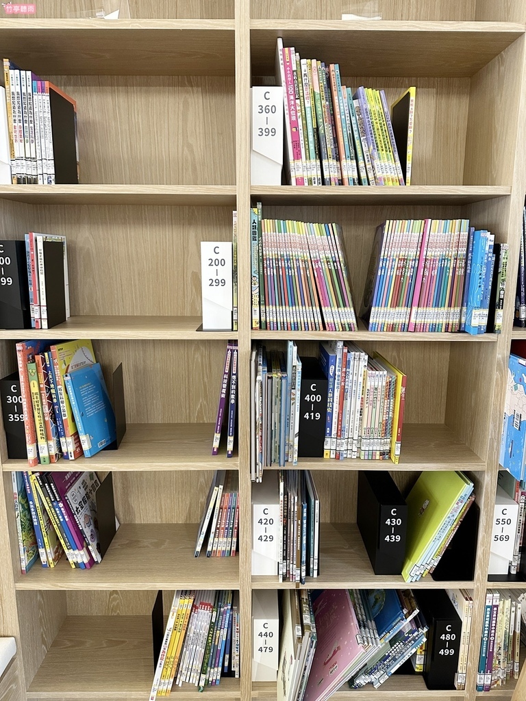 【新竹親子景點】新竹市圖書館關東分館，幼兒遊戲區童書與玩具好