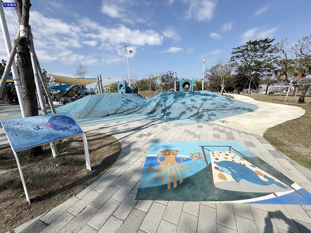 【台南親子公園】港濱歷史公園特色遊戲場，大量鯨魚與海洋生物彩