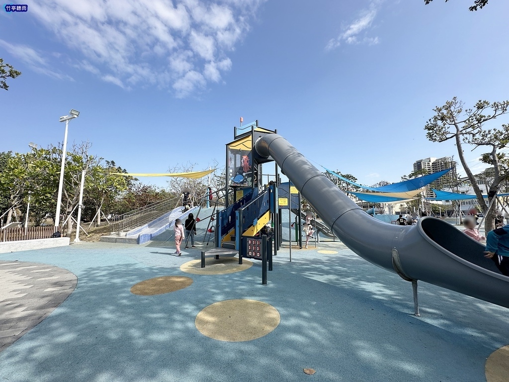 【台南親子公園】港濱歷史公園特色遊戲場，大量鯨魚與海洋生物彩