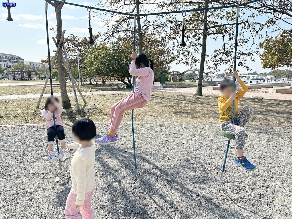 【台南親子公園】港濱歷史公園特色遊戲場，大量鯨魚與海洋生物彩