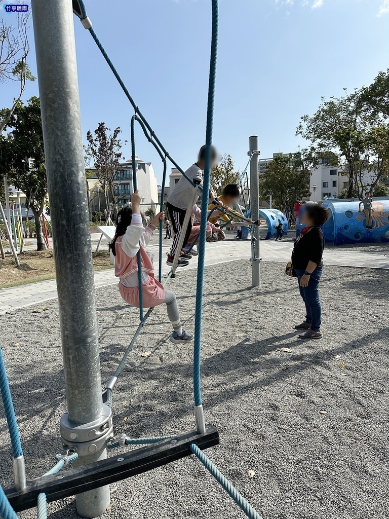 【台南親子公園】港濱歷史公園特色遊戲場，大量鯨魚與海洋生物彩