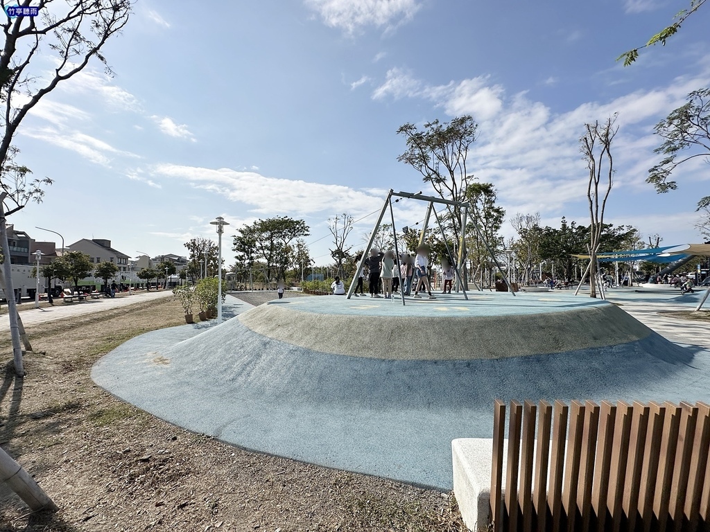 【台南親子公園】港濱歷史公園特色遊戲場，大量鯨魚與海洋生物彩