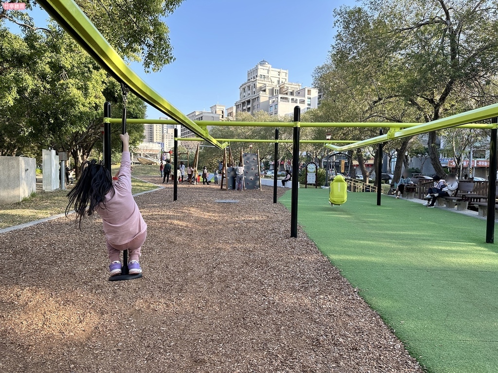 【新竹親子公園】竹北高鐵公二 藤蔓冒險遊戲場 滑軌、冒險攀爬