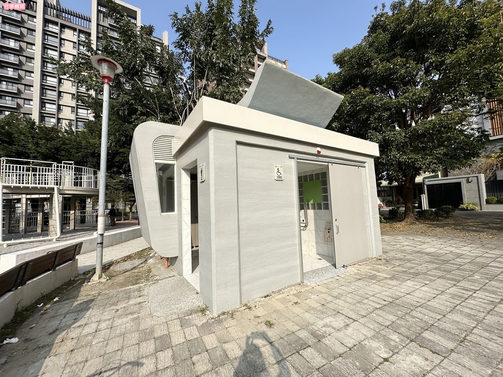 【新竹親子公園】竹北高鐵兒十一公園-音符遊戲場，雙全罩式溜滑