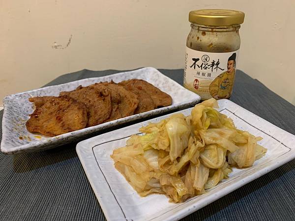2021412_210412_25.jpg 不俗辣辣椒醬與醃漬肉片跟炒高麗菜