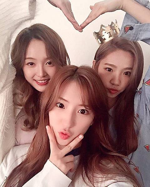 wjsn_uzzu__2016-03-11_01-23-24