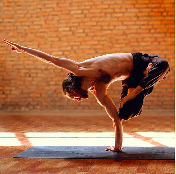 快追蹤 Instagram上的瑜珈男神們 Lemonlee Yoga 痞客邦