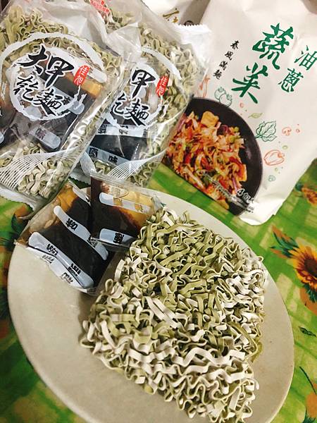 大甲乾麵 //// 麻油細麵 蔬菜油蔥 ///古早的好滋味 