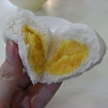 香港廣東粥麵點心-奶黃包剖面