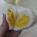 香港廣東粥麵點心-奶黃包剖面