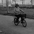 old women&old school bike