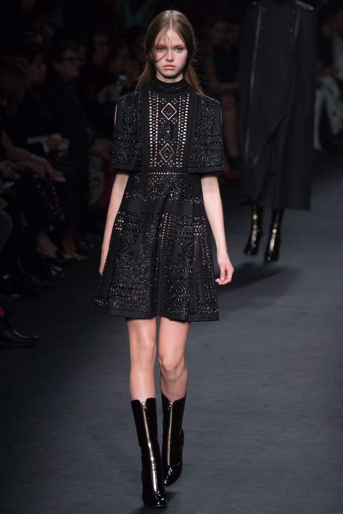 thefemin-fall-2015-ready-to-wear-valentino-12.jpg