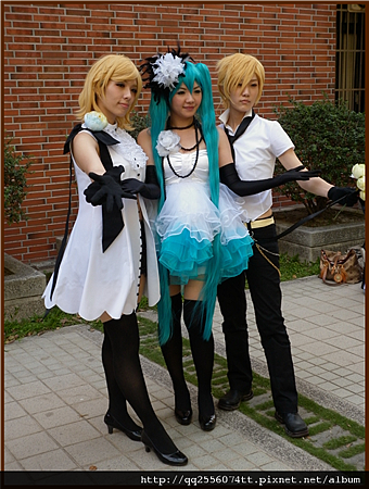 DAY2-V-MIKU&RIN&LEN.png