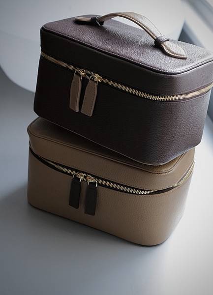 工藝的細膩平衡～真皮革化妝包 HANDMADE IN ITA