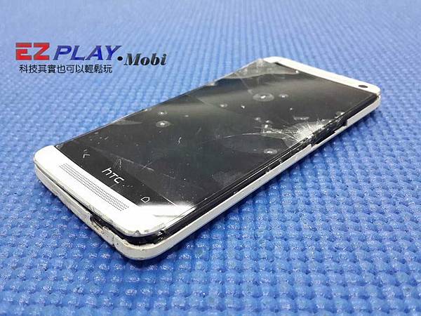 HTC M7 (801e) 被車碾過螢幕背蓋破裂