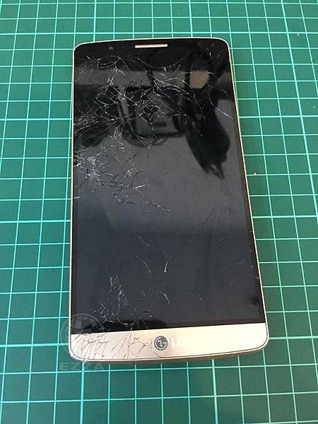 LG G3面板破裂毀容啦