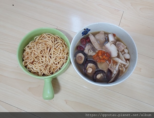 【中式料理包推薦】手作弄湯嚴選食材新鮮手作煲湯(燉雞湯) 【中式料理包推薦】手作弄湯嚴選食材新鮮手作煲湯(燉雞湯)