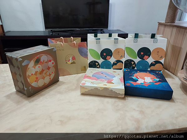 【2024中秋禮盒推薦】冊子月餅冊子中秋節禮盒(蛋黃酥&流 【2024中秋禮盒推薦】冊子月餅冊子中秋節禮盒(蛋黃酥&流