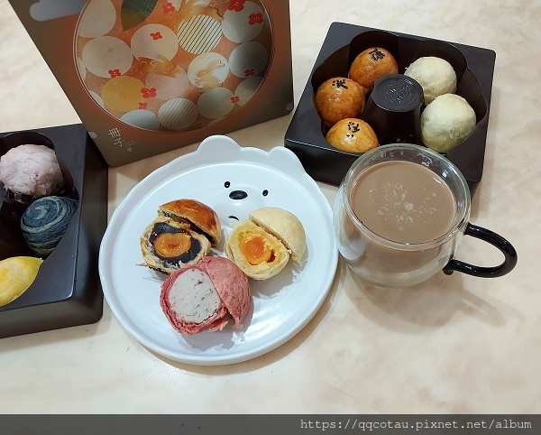 【2024中秋禮盒推薦】冊子月餅冊子中秋節禮盒(蛋黃酥&流 【2024中秋禮盒推薦】冊子月餅冊子中秋節禮盒(蛋黃酥&流