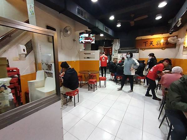 廟口鴨香飯 店內環境.jpg