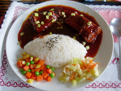 我的糖醋排骨飯，不是我想的糖醋味道說～