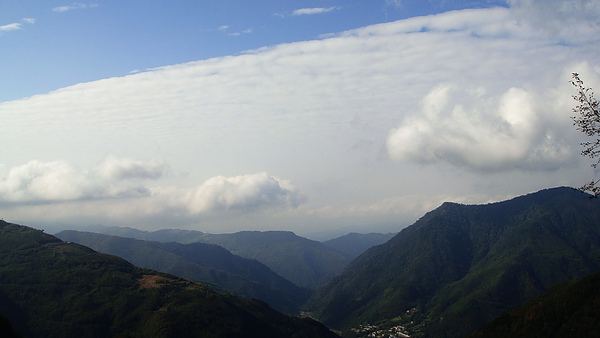 這雲很囂張