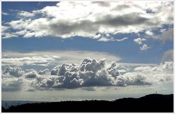 山頂的雲.jpg