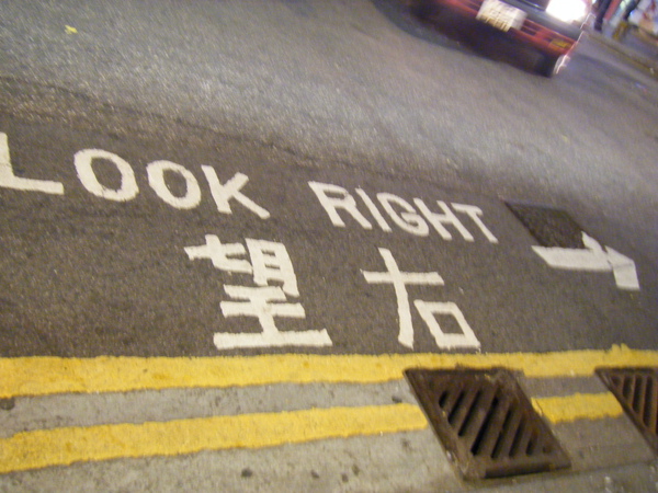 過馬路要望左望右