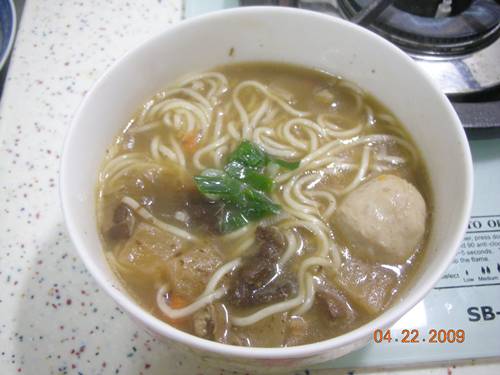 小麵館-香辣牛肉麵開動.JPG