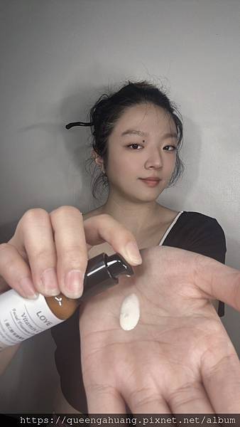 溫和煥膚+全天亮白！LOYE樂妍外泌體A醇抗皺金萃＋維C酵母