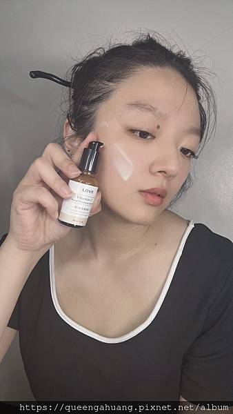 溫和煥膚+全天亮白！LOYE樂妍外泌體A醇抗皺金萃＋維C酵母