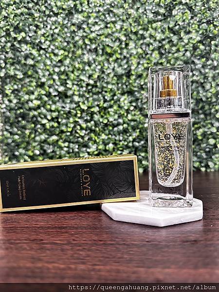 溫和煥膚+全天亮白！LOYE樂妍外泌體A醇抗皺金萃＋維C酵母