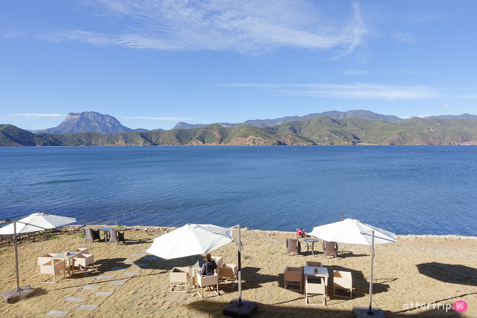 中國大陸雲南 瀘沽湖的面湖設計酒店 「六閱•普若瓦藍」親愛的客棧就在對面