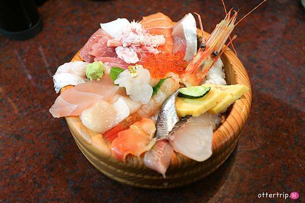 日本北陸 金澤近江町市場品嘗金箔海鮮丼 Queenie Go 痞客邦