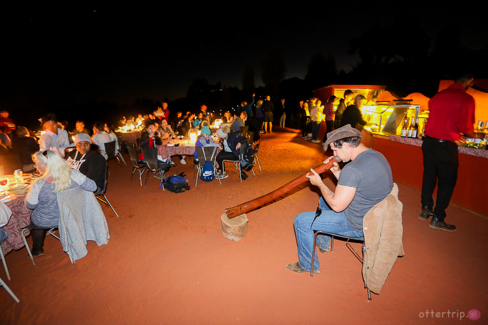 「澳洲北領地」烏魯魯的原野星光藝術裝置展及星光晚宴Field of Light&dinner