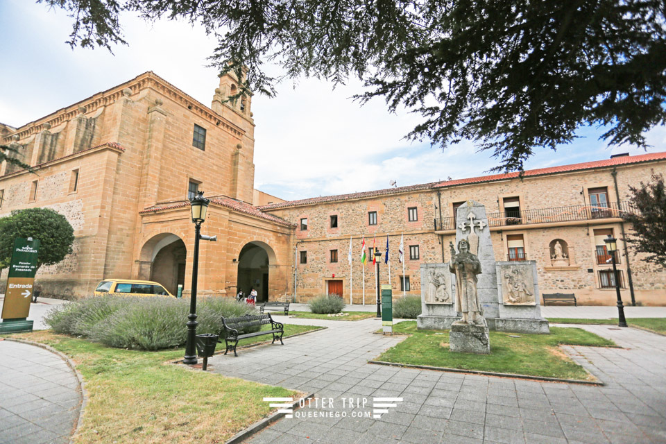 西班牙La Rioja住宿 Parador de Sto.Domingo Bernardo de Fresneda 聖地牙哥朝聖之路的修道院住一晚