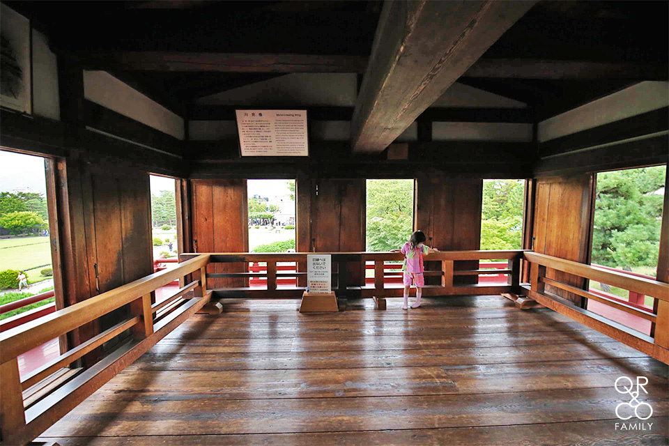 長野縣松本市區景點 日本國寶天守松本城  耶穌光和彩虹相伴的